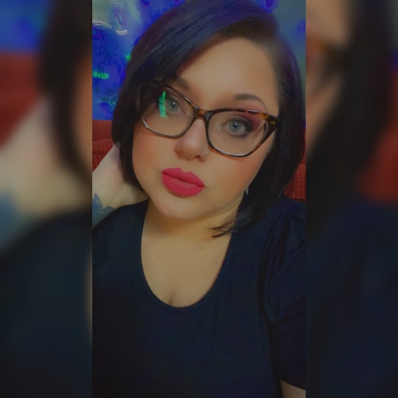 Meet your Posher, Elizabeth - Picture 3 of 4